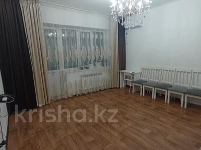 2-комнатная квартира · 64.1 м² · 1/5 этаж, мкр 4 за 23.5 млн 〒 в Уральске