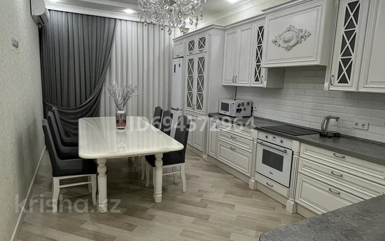 3-комнатная квартира · 115 м² · 2/14 этаж, 17-й мкр, ​17-й микрорайон 6 за 35 000 〒 в Актау — фото 2
