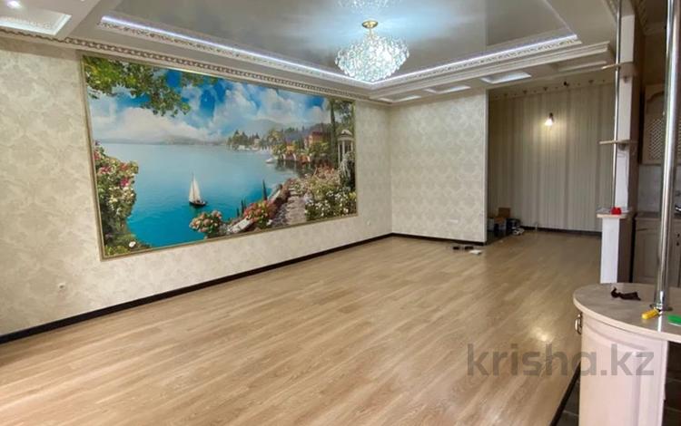 3-комнатная квартира · 129.6 м² · 1/5 этаж, мкр. Алтын орда за 38.8 млн 〒 в Актобе — фото 2
