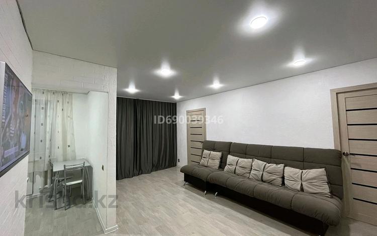 3-комнатная квартира · 52 м² · 1/5 этаж, мкр Новый Город, Ерубаева 48/1 — Т.д.Азат за 22 000 ₸ в Караганде, Казыбек би р-н — фото 2