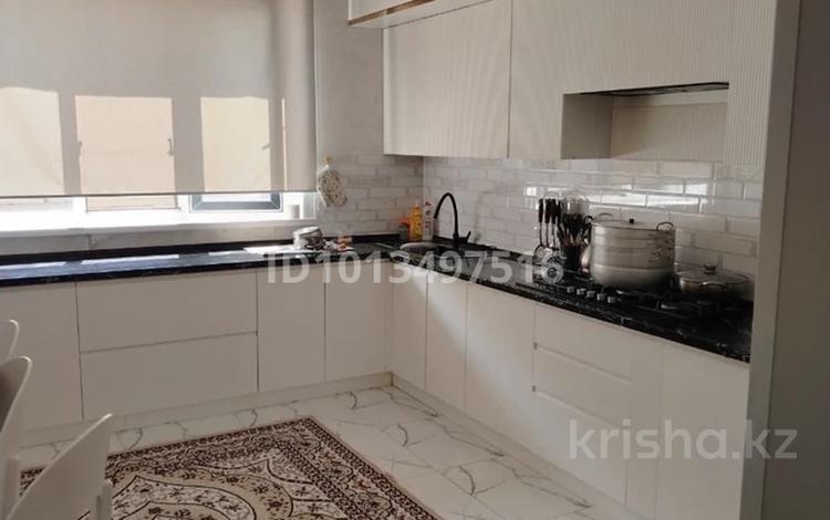 Отдельный дом · 4 комнаты · 200 м² · 8 сот., мкр Азат, ул. Аркайым 84 за 60 млн ₸ в Шымкенте, Енбекшинский р-н — фото 2