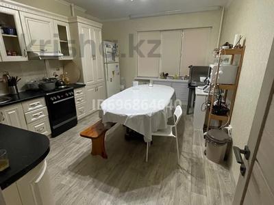 3-комнатная квартира, 103 м², 2/9 этаж, мкр. Алмагуль 6 за 35 млн 〒 в Атырау, мкр. Алмагуль