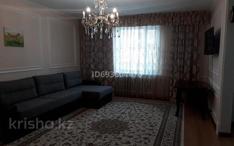 3-комнатная квартира, 100 м², 2/5 этаж помесячно, Каратал 63 за 250 000 〒 в Талдыкоргане, Каратал — фото 2