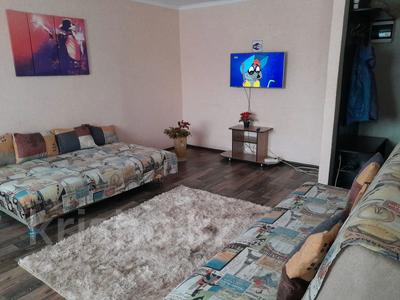 2-комнатная квартира, 52 м², 3/5 этаж посуточно, Ауэзова 49 за 15 000 〒 в Усть-Каменогорске