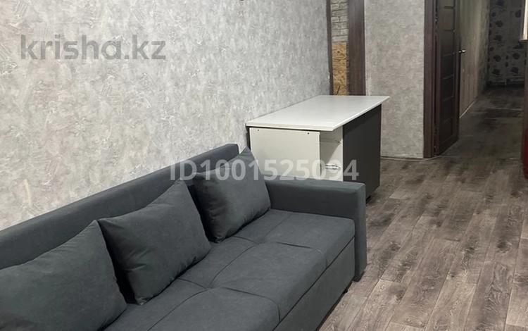 2-комнатная квартира · 44.6 м² · 1/5 этаж, Пришахтинск, 22й микрорайон 12 за 12 млн 〒 в Караганде, Алихана Бокейханова р-н — фото 2