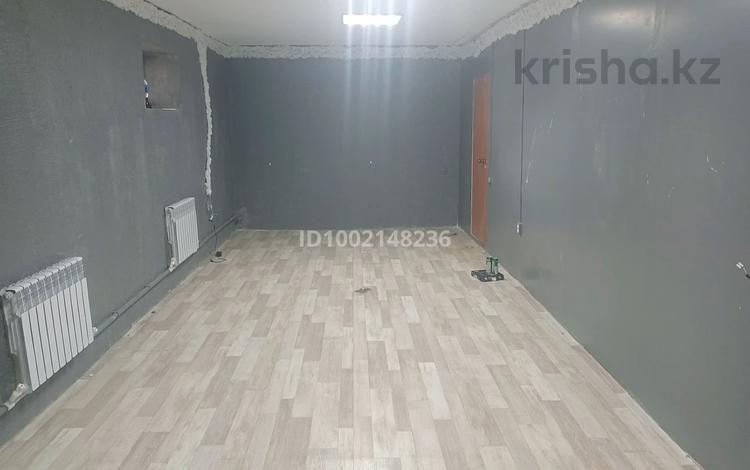 Свободное назначение, офисы, магазины и бутики, салоны красоты, фитнес и спорт, медцентры и аптеки, образование, развлечения, кабинеты и рабочие места, студии · 30 м² за 150 000 〒 в Уральске — фото 2