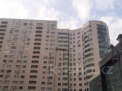 3-комнатная квартира, 117 м², 10/16 этаж помесячно, Абая 150/230 за 320 000 〒 в Алматы, Алмалинский р-н