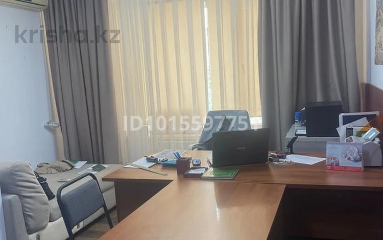 Офисы, кабинеты и рабочие места · 14 м² за 275 000 ₸ в Астане, Есильский р-н — фото 2