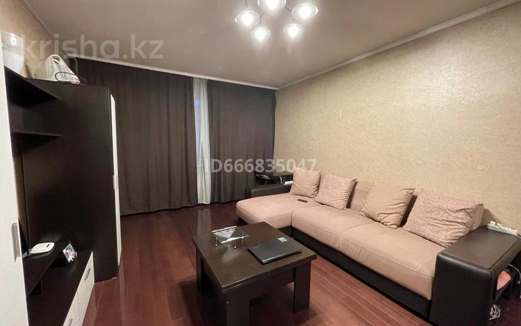 1-комнатная квартира · 52.1 м² · 8/9 этаж, мкр Аксай-1А 27 за 35 млн ₸ в Алматы, Ауэзовский р-н — фото 2