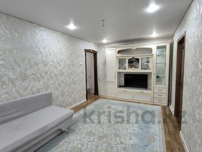 4-комнатная квартира · 62.5 м² · 3/5 этаж, кердери за 20 млн 〒 в Уральске, мкр Школьник