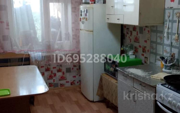 2-комнатная квартира, 50 м², 1/2 этаж, Пришахтинск, Лебедева 40 — Лебедева за 8 млн 〒 в Караганде, Алихана Бокейханова р-н — фото 2