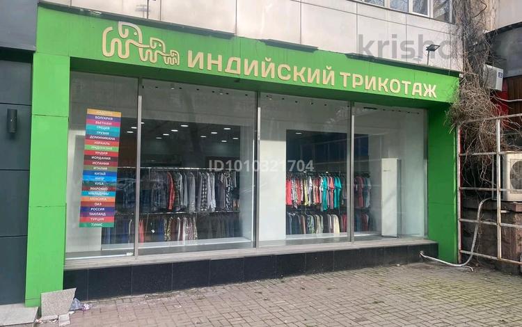 Еркін, кеңселер, дүкендер мен бутиктер, қоғамдық тамақтану орны, сұлулық салондары, медорталықтар мен дәріханалар, білім орталықтары, ойын-сауық · 910 м², бағасы: 880 млн ₸ в Алматы, Алмалинский р-н — фото 3