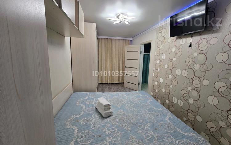 2-комнатная квартира · 45 м² · 2/5 этаж, Майкудук, Майкудук, 12й микрорайон 38 — Восток торгового дома за 12 000 ₸ в Караганде, Алихана Бокейханова р-н — фото 2