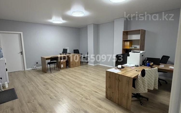 Кеңселер, кабинеттер және жұмыс орындары · 50 м², бағасы: 475 000 ₸ в Астане, Есильский р-н — фото 2
