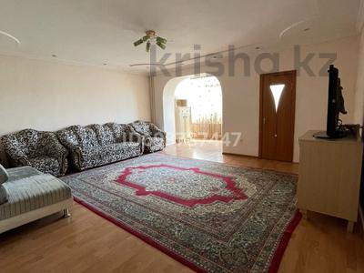 Продажа квартир в Жамбылской обл.: 2-комнатная квартира · 74.7 м² · 2/5 этаж, Аккозиева 1 — Толе би 9Б за 22.5 млн 〒 2-комнатная квартира · 74.7 м² · 2/5 этаж, Аккозиева 1 — Толе би 9Б за 22.5 млн 〒 в Таразе