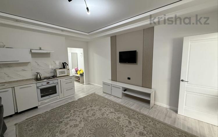 2-комнатная квартира · 60 м² · 12/16 этаж, мкр Самал-1 9/2 за 450 000 ₸ в Алматы, Медеуский р-н — фото 2
