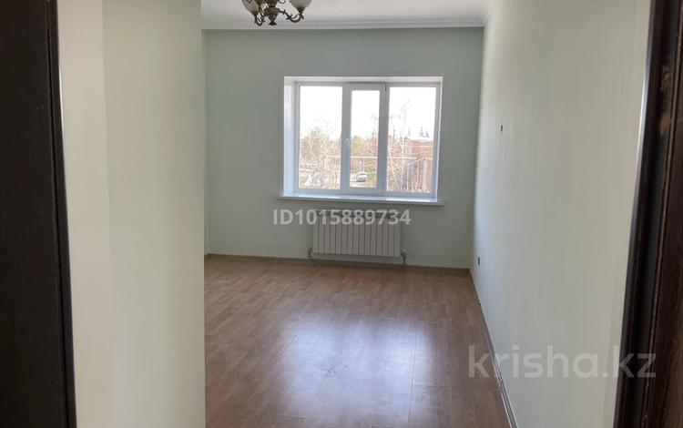 Отдельный дом · 5 комнат · 300 м² · 10 сот., мкр Шубар 19/2 — Ондасынова 36 за 2.5 млн ₸ в Астане, Есильский р-н — фото 2