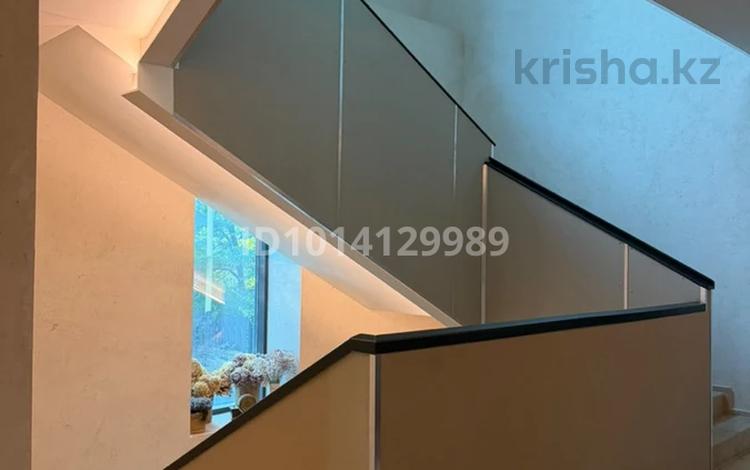 4-бөлмелі пәтер · 220 м² · 2/3 қабат, Кербулакская 2/3, бағасы: 210 млн ₸ в Алматы, Медеуский р-н — фото 2