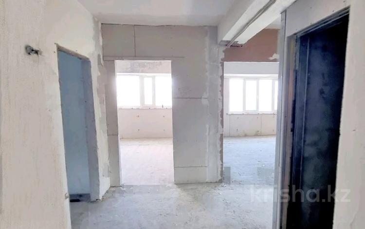 3-бөлмелі пәтер, 90 м², 5/9 қабат, мкр Самал-1 4, бағасы: 65 млн 〒 в Алматы, Медеуский р-н — фото 2