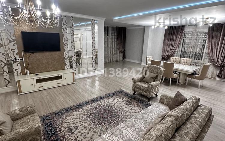 4-бөлмелі пәтер · 207 м² · 3/6 қабат, Гани Иляева 4в 4в — Пересечение улиц Мира и Иляева,сзади городской прокоротуры, за гостиницей Южный, возле магазина «Дефиле», бағасы: 450 000 〒 в Шымкенте, Туран р-н — фото 36