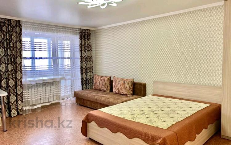 1-комнатная квартира, 40 м², 3/5 этаж посуточно, Абдирова за 10 000 〒 в Караганде — фото 19
