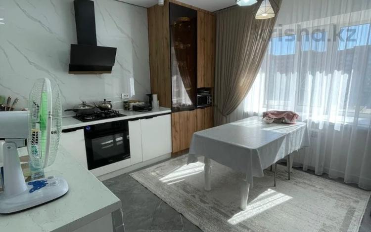 3-комнатная квартира · 99.7 м² · 6/9 этаж, мкр. Алтын орда за 42.5 млн ₸ в Актобе — фото 2