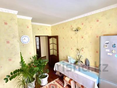 2-комнатная квартира · 59 м² · 5/5 этаж, мкр Центральный, Сырымдатова 35 Б за 17.5 млн 〒 в Атырау