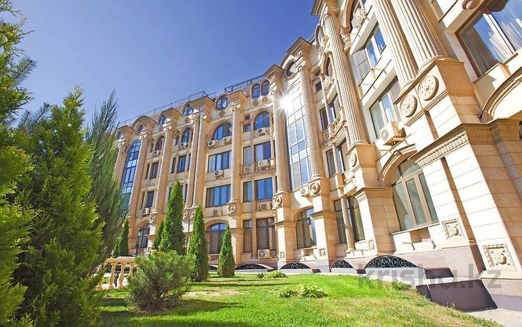 3-комнатная квартира · 200 м² · 2/5 этаж, Омарова 27 за 1 млн ₸ в Алматы, Медеуский р-н — фото 2