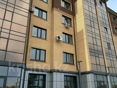 Продажа коммерческой недвижимости в Акмолинской обл.: Офисы, магазины и бутики, общепит, салоны красоты, медцентры и аптеки, образование, развлечения · 349 м² за 135 млн 〒 Офисы, магазины и бутики, общепит, салоны красоты, медцентры и аптеки, образование, развлечения · 349 м² за 135 млн 〒 в Щучинске