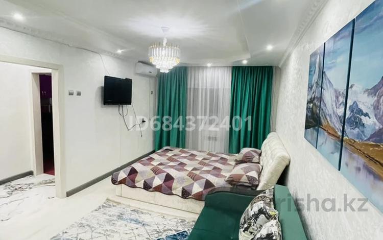 1-бөлмелі пәтер · 29.7 м² · 3/3 қабат, Абылайхана 27 — Райымбека, бағасы: 2 000 ₸ в Алматы, Алмалинский р-н — фото 2