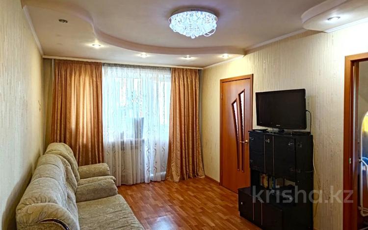 4-комнатная квартира, 62 м², 4/5 этаж, Пришахтинск, 23й микрорайон 12 за 16.9 млн 〒 в Караганде, Алихана Бокейханова р-н — фото 2