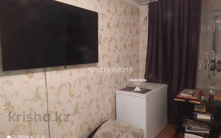 1-комнатная квартира · 35 м² · 3/5 этаж, Майкудук, 15й микрорайон 2 за 7 млн ₸ в Караганде, Алихана Бокейханова р-н — фото 2