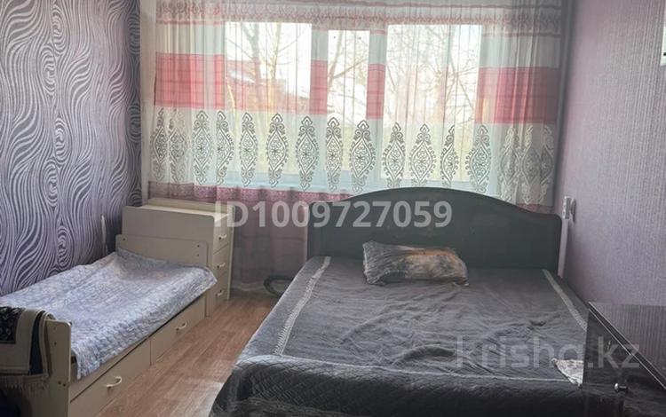 3-комнатная квартира · 63.8 м² · 5/5 этаж, 1-й квартал, 1-й квартал 8 за 15 млн ₸ в Караганде, Алихана Бокейханова р-н — фото 2