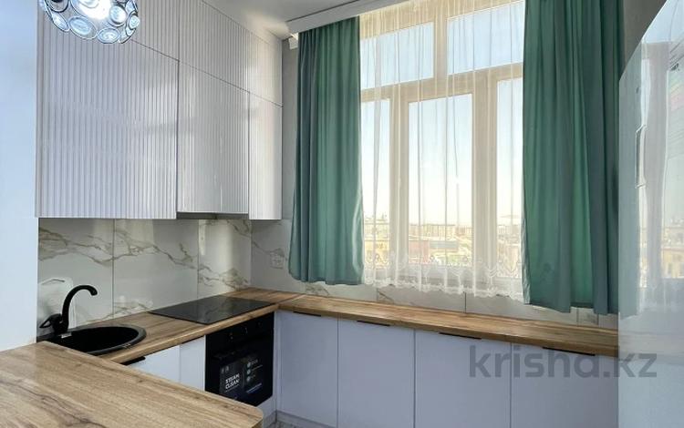 2-комнатная квартира, 77 м², 13/17 этаж помесячно, 17-й мкр 23