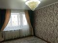 3-бөлмелі пәтер, 63 м², 5/5 қабат, Абу Бакира Кердери 141 — Абая,Курмангазы,Дом быта ,Урал, бағасы: 17.5 млн 〒 в Уральске