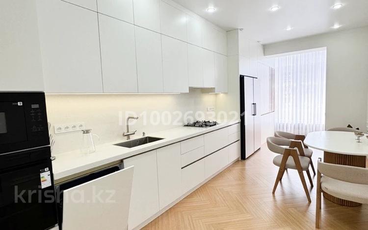 3-комнатная квартира · 112.7 м² · 7/7 этаж, 20-й мкр, Мкрн 20 5 за 53.9 млн 〒 в Актау — фото 2