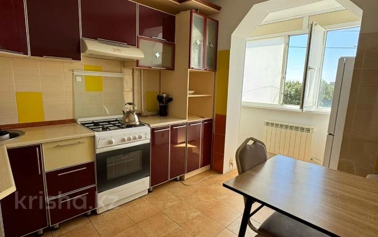 3-комнатная квартира · 70 м² · 5/5 этаж, мкр 8, Гришина за 16.5 млн ₸ в Актобе — фото 2