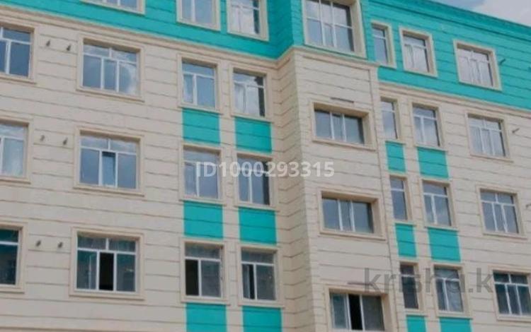 2-бөлмелі пәтер · 77 м² · 4/5 қабат, мкр Самал, Самал таун — Рядом аэропорт, бағасы: 29.5 млн ₸ в Атырау — фото 2