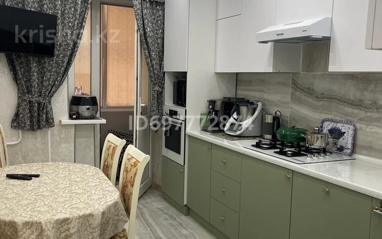 3-комнатная квартира · 60.9 м² · 1/5 этаж, Азаттык — Стройконтора за 27.7 млн 〒 в Атырау — фото 2