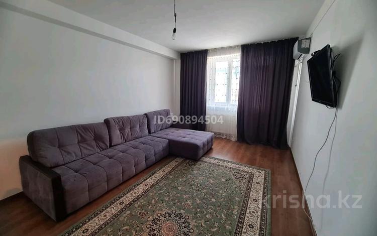 3-комнатная квартира, 85 м², 5/5 этаж помесячно, 17-й мкр 73