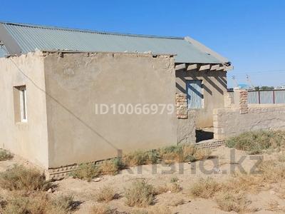 Отдельный дом · 3 комнаты · 100 м² · 1000 сот., Тюра-там, Акай Бәйтерек — Спорт школ,баня,жаңа мектеп касы за 1.6 млн ₸ в Байконуре