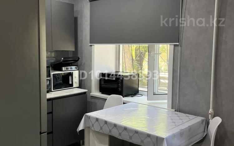 1-комнатная квартира · 32.3 м² · 1/2 этаж, Пришахтинск, Зелинского 6 за 10 млн ₸ в Караганде, Алихана Бокейханова р-н — фото 2