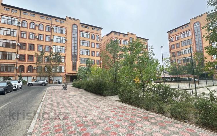 1-комнатная квартира · 53.2 м² · 2/7 этаж, мкр Нурсая, Акжарма 10 за 25 млн 〒 в Атырау — фото 6