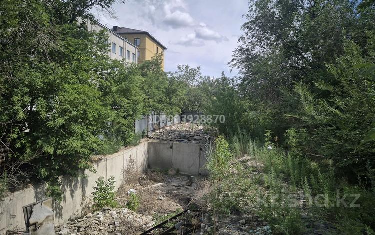Участок · 7 соток, ул. Мәңгілік Ел 36А — Гостиница Семей, колледж Авицена, горсуд за 60 млн ₸ — фото 2