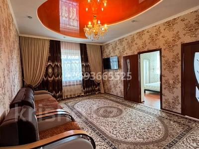 Отдельный дом • 5 комнат • 180 м² • 10 сот., Рахымжан Кошкарбаев 18 за 36 млн 〒 в Шу