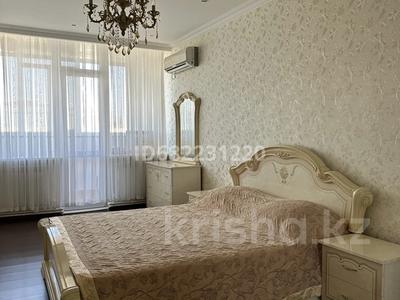 3-комнатная квартира, 103 м², 5/18 этаж, Шахтеров 60 за 43 млн 〒 в Караганде