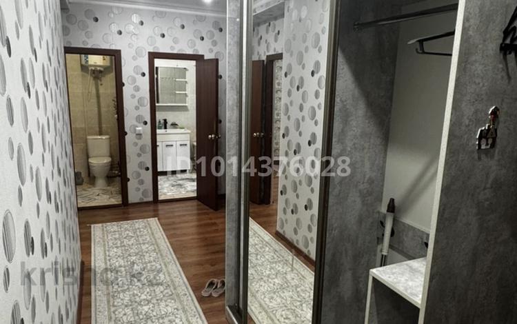 2-комнатная квартира · 60 м² · 5/5 этаж, 17-й мкр 70 за 140 000 ₸ в Актау — фото 2