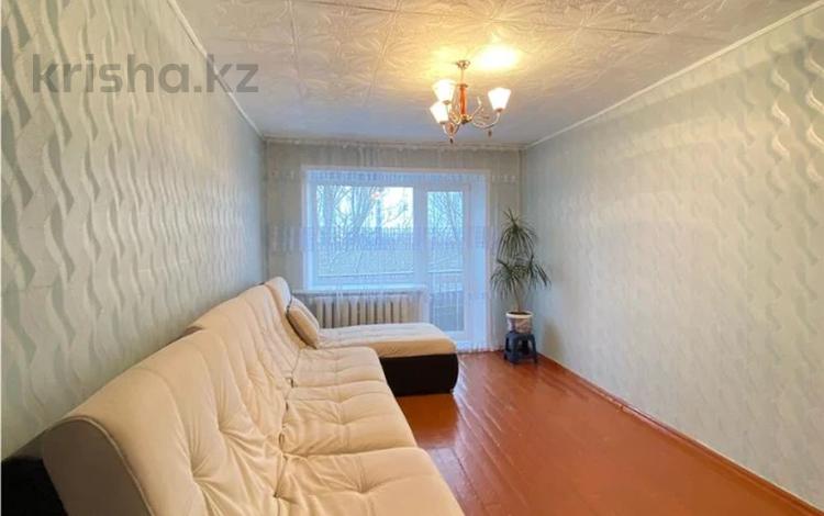 3-комнатная квартира · 55 м² · 5/5 этаж, Майкудук, 12й микрорайон за 10.5 млн ₸ в Караганде, Алихана Бокейханова р-н — фото 2