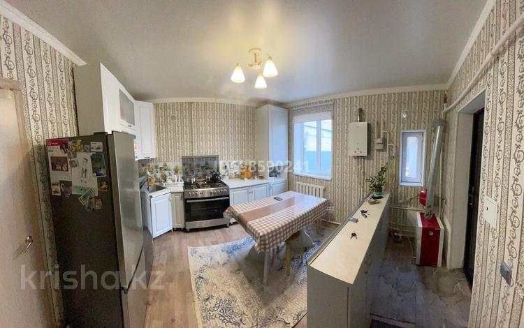 Часть дома · 4 комнаты · 100 м² · 3 сот., Асау барак 81а за 23 млн ₸ в Актобе, мкр. Курмыш — фото 2