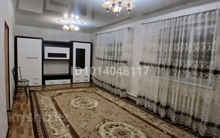 4-комнатная квартира · 200 м², Отеген батыр 1 за 400 000 ₸ в  — фото 2